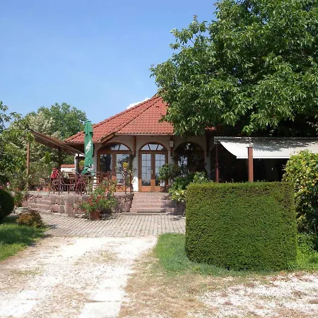 Appartamento In 34365 Balatonalmádi